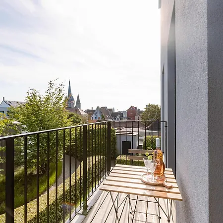 Huswell - Stunning In The Heart Of